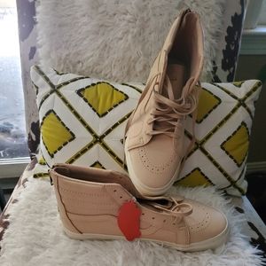 Men's 9.5 Hightop Vans in Blush Leather